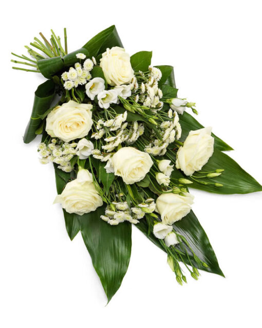 Snittblomster * Begravelse - Bårebukett : Kjært minne : Hvit bårebukett med roser, texasklokker og krysantemum med grøny